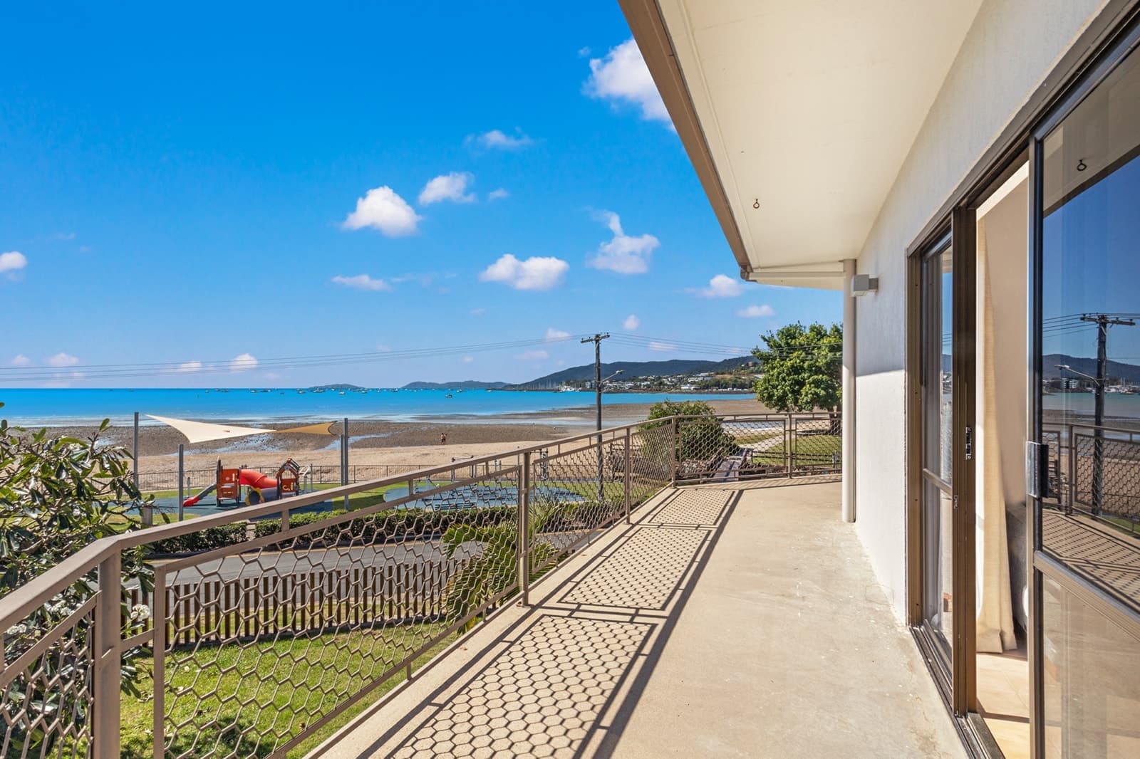 2/34 Coral Esplanade, CANNONVALE, Cannonvale - Thumbnail 2