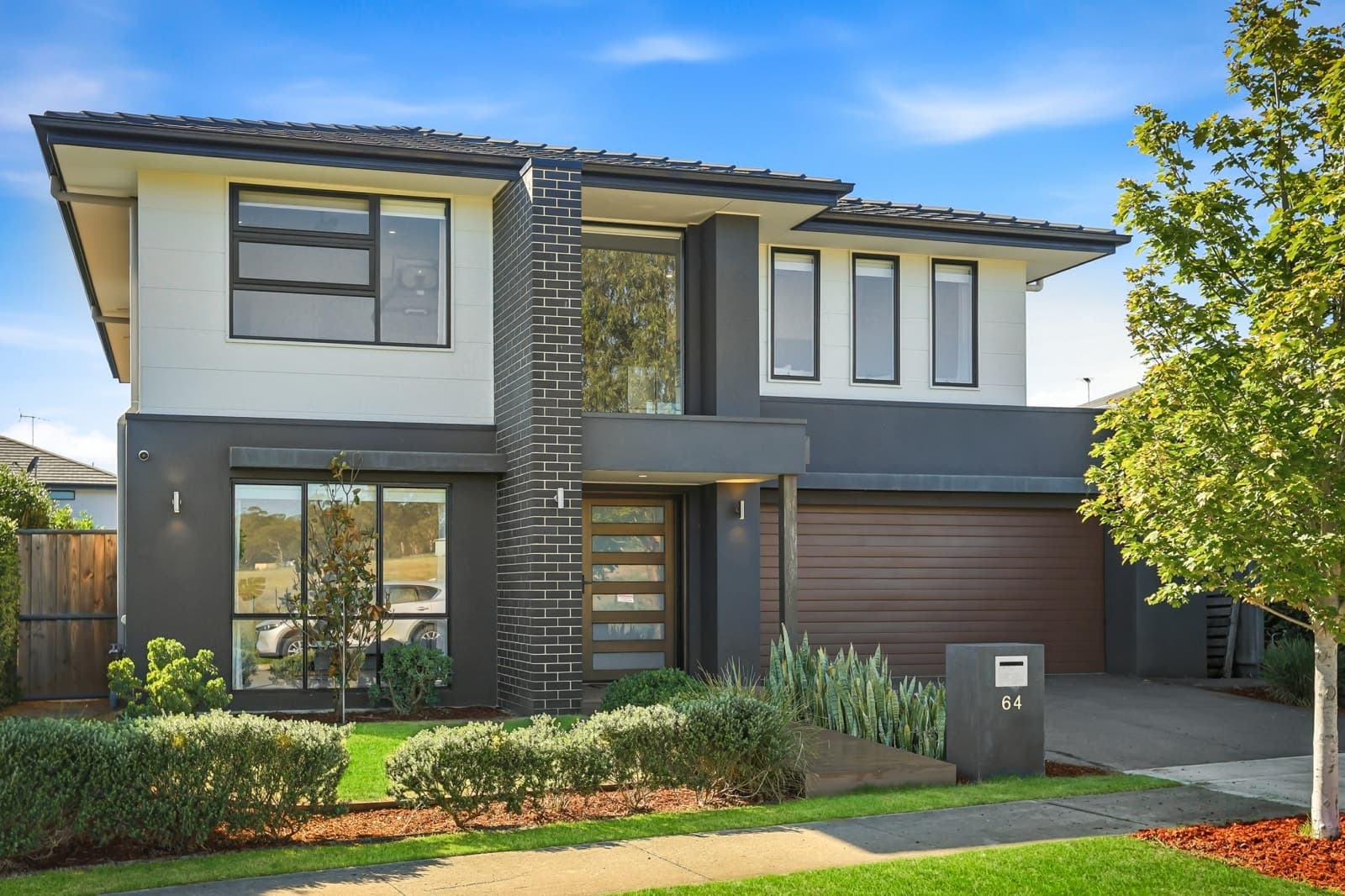 64 Sundowner Parkway, GABLES, Gables - Thumbnail 2