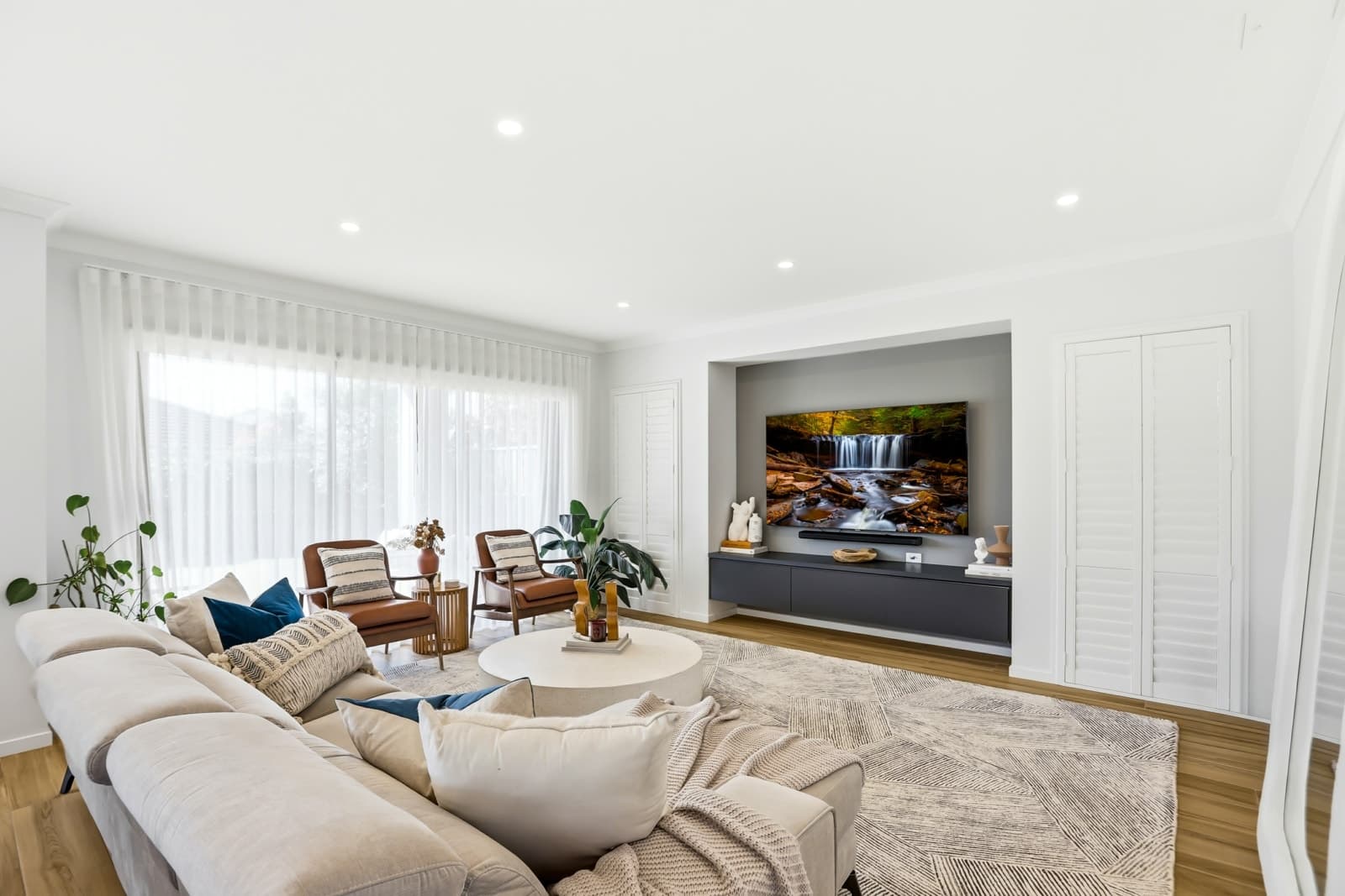 64 Sundowner Parkway, GABLES, Gables - Thumbnail 3