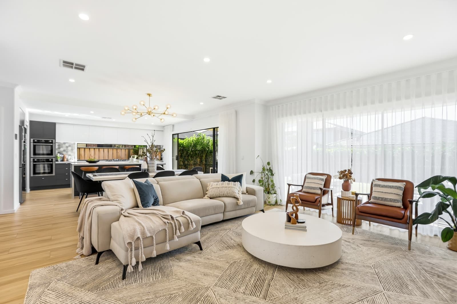 64 Sundowner Parkway, GABLES, Gables - Thumbnail 4