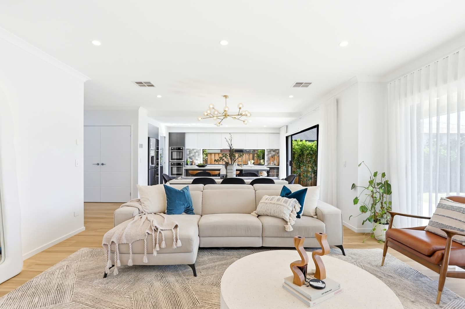 64 Sundowner Parkway, GABLES, Gables - Thumbnail 7