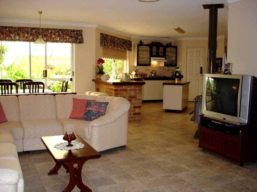 31 Mirror Cove Waikiki, WA 6169, Large Executive Style House - Waikiki - Thumbnail 2