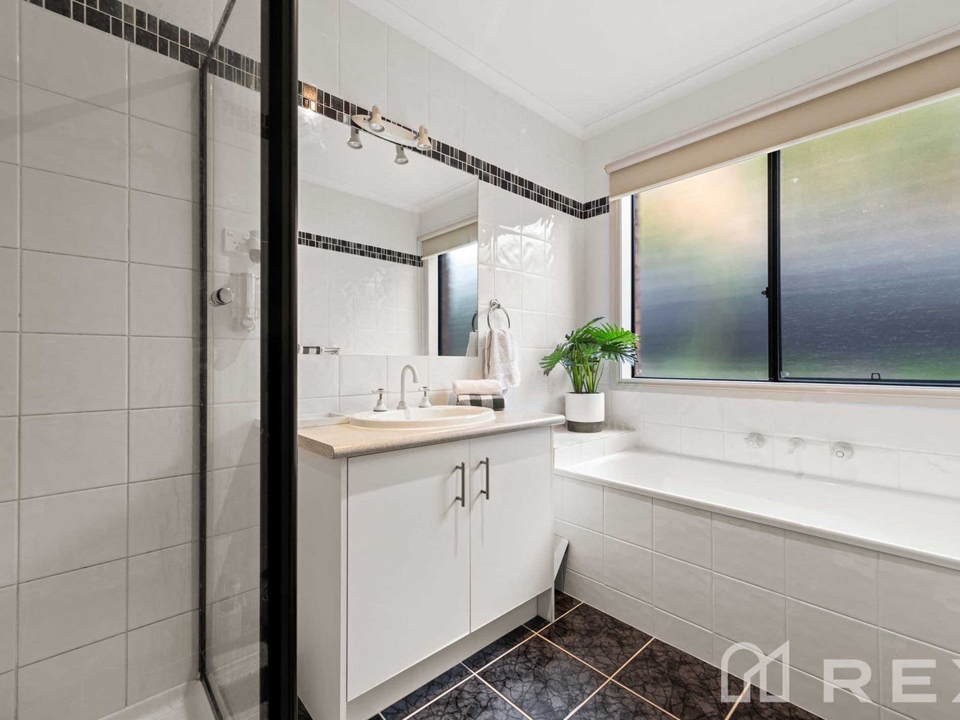 16 Homewood Boulevard, HALLAM, Hallam - Thumbnail 4