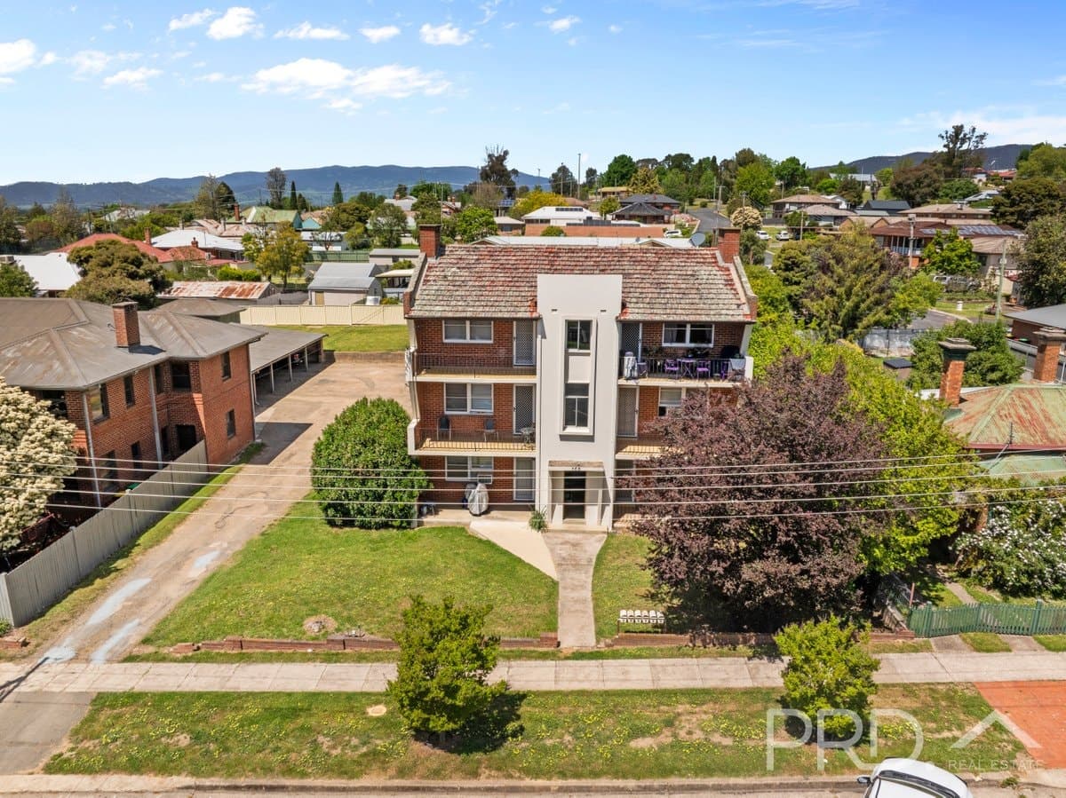 158 Wynyard Street, TUMUT NSW 2720, Tumut - Thumbnail 2