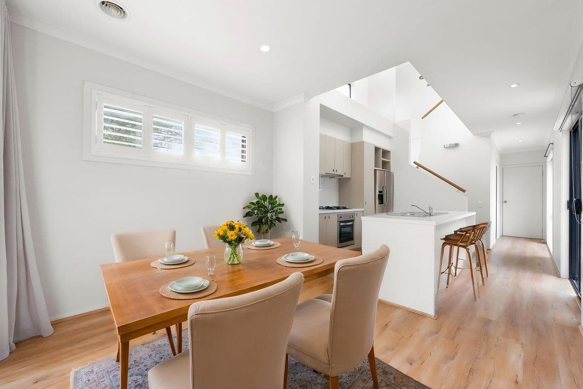 1 Rathdowne Walk, EPPING, Epping - Thumbnail 4