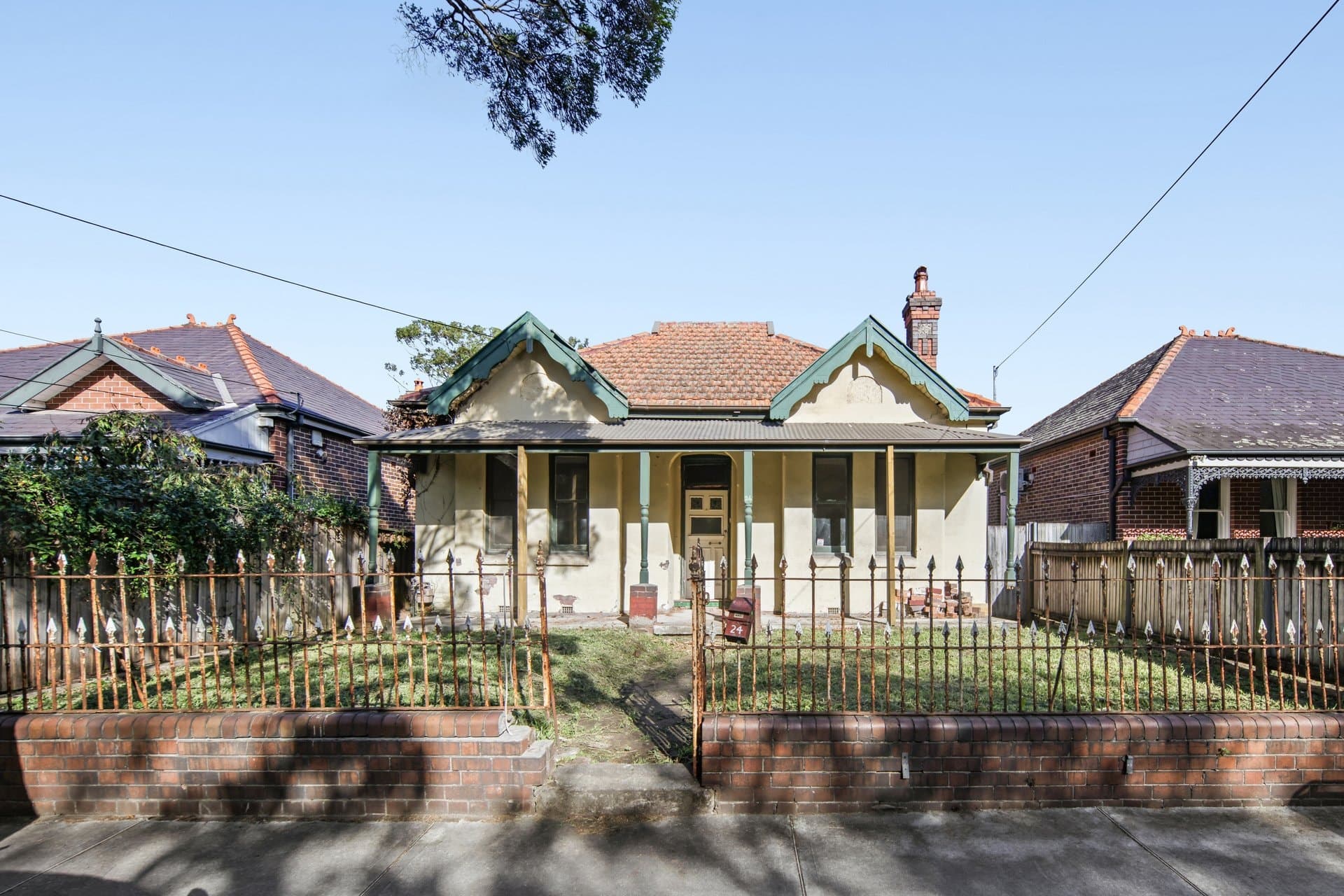 24 Silver Street, St Peters - Image 1