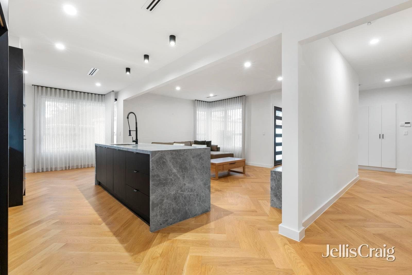 5 Chantilly Street, Mount Waverley, Mount Waverley - Thumbnail 6