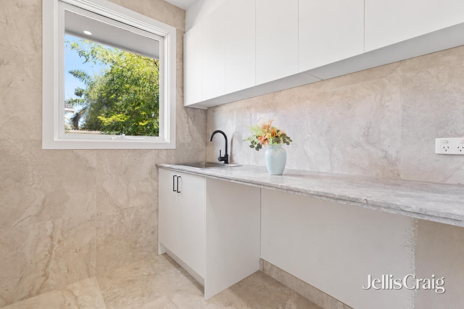5 Chantilly Street, Mount Waverley, Mount Waverley - Thumbnail 8