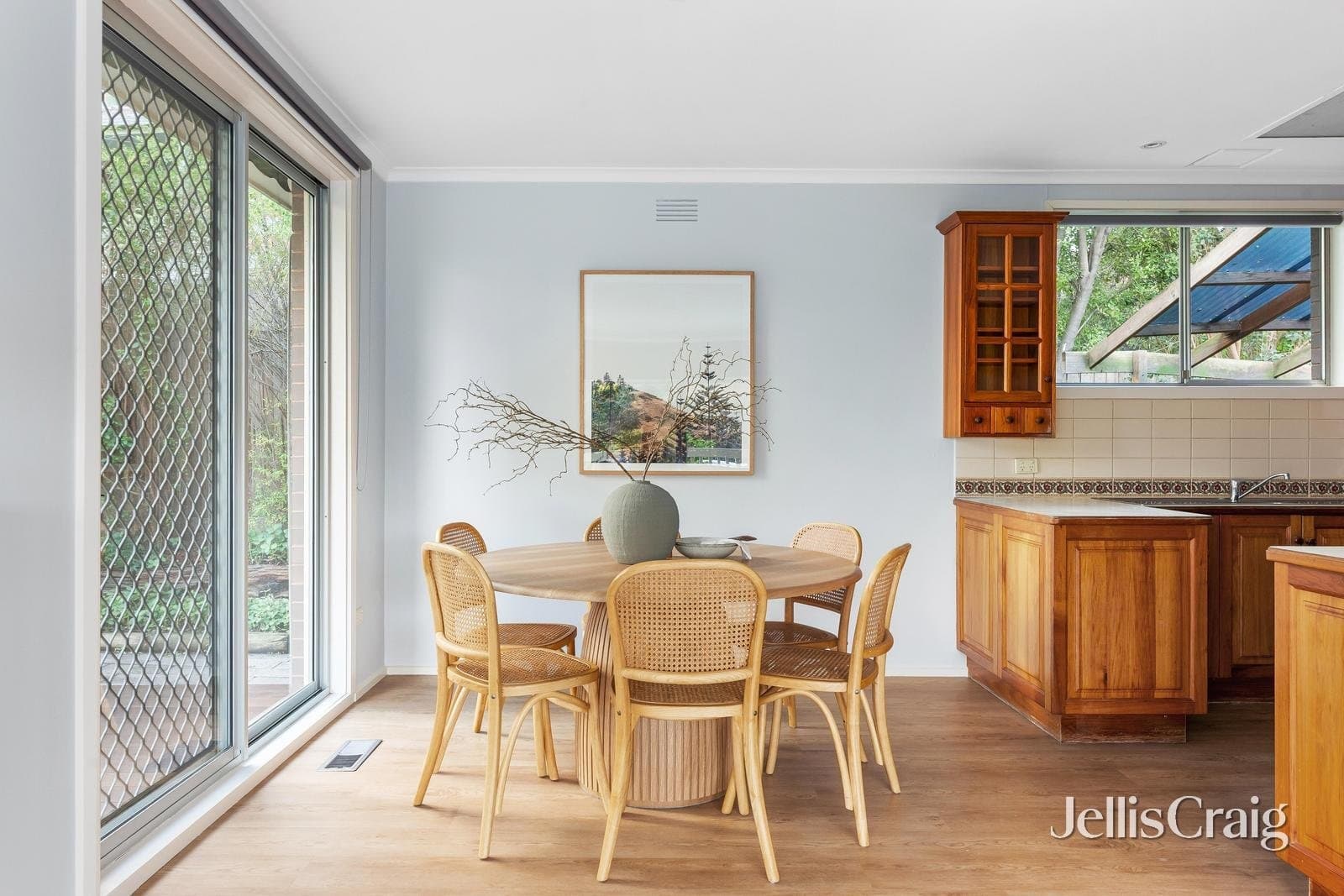 10 Lorraine Drive, Briar Hill, Briar Hill - Thumbnail 5