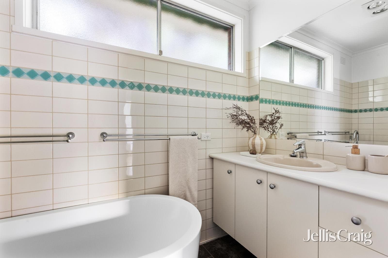 10 Lorraine Drive, Briar Hill, Briar Hill - Thumbnail 8
