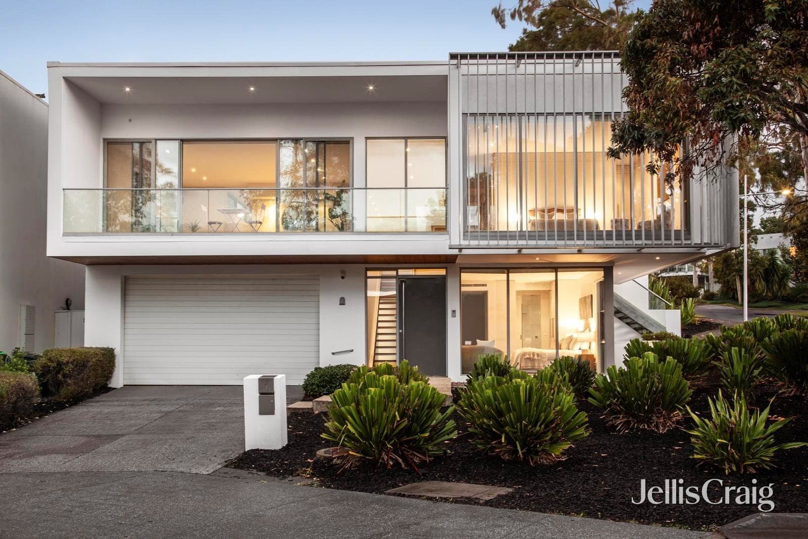 1 Brazier Grove, Kew, Kew - Thumbnail 2