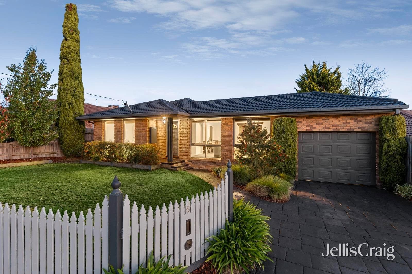 5 Eskdale Drive, Croydon Hills, Croydon Hills - Thumbnail 2