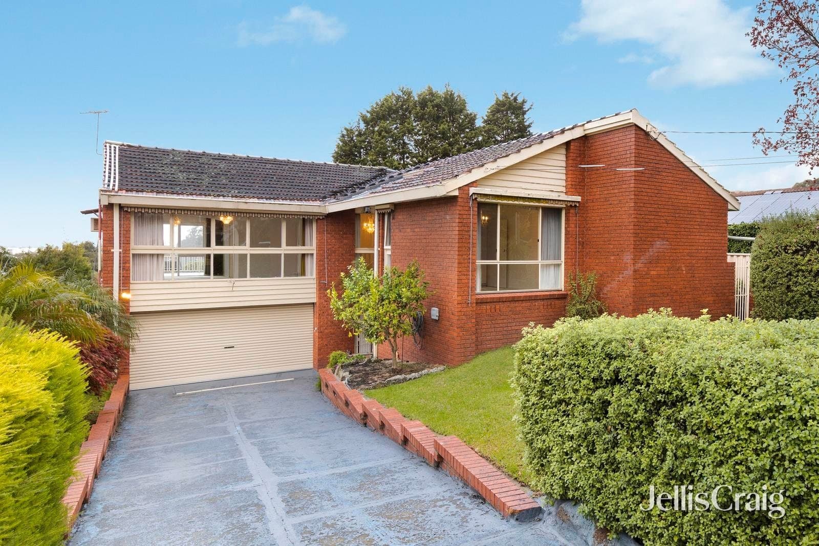 1 Sean Close, Wheelers Hill, Wheelers Hill - Thumbnail 2
