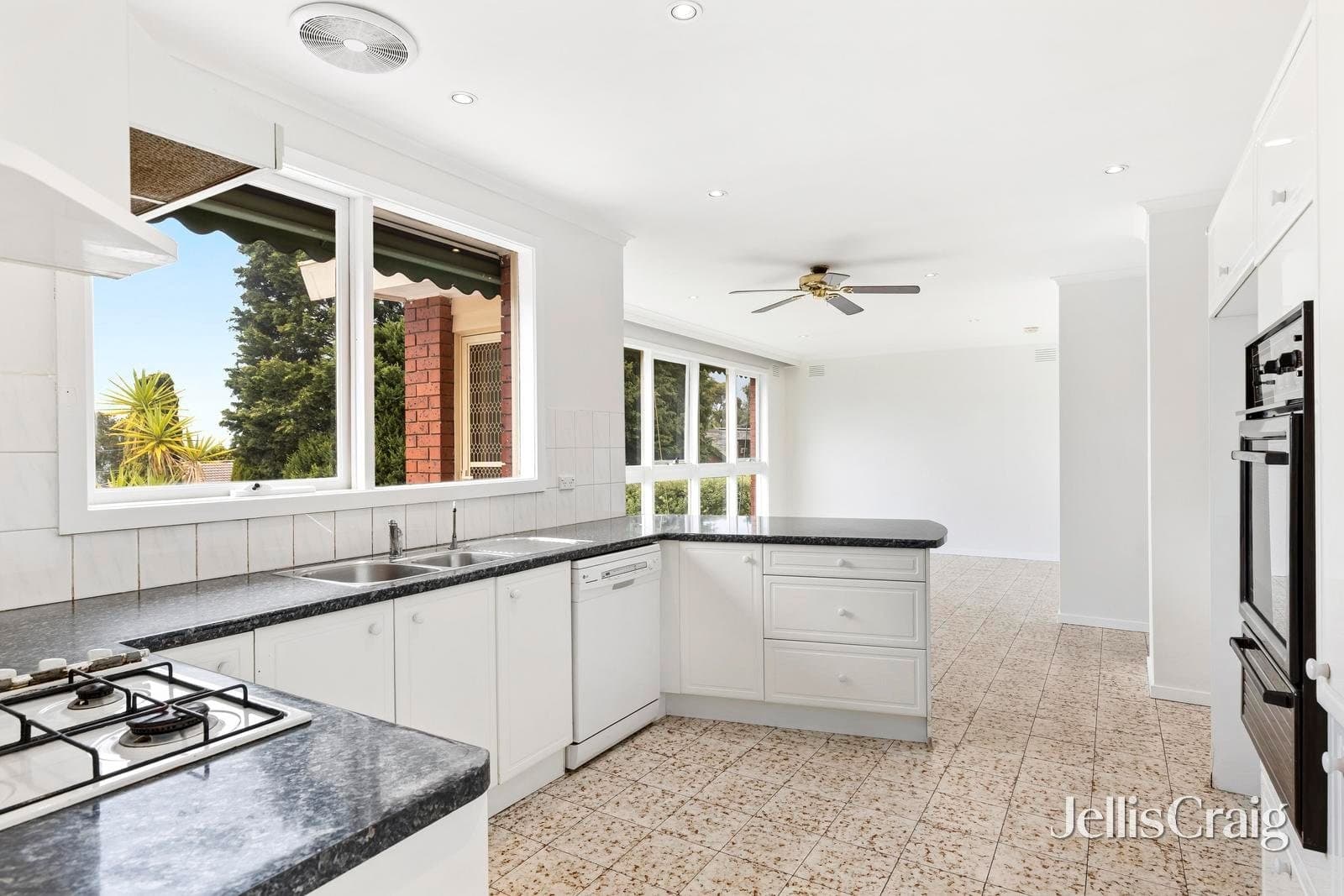1 Sean Close, Wheelers Hill, Wheelers Hill - Thumbnail 4