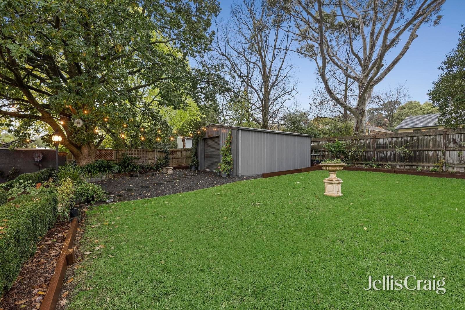 6 Boyana Crescent, Croydon, Croydon - Image 1