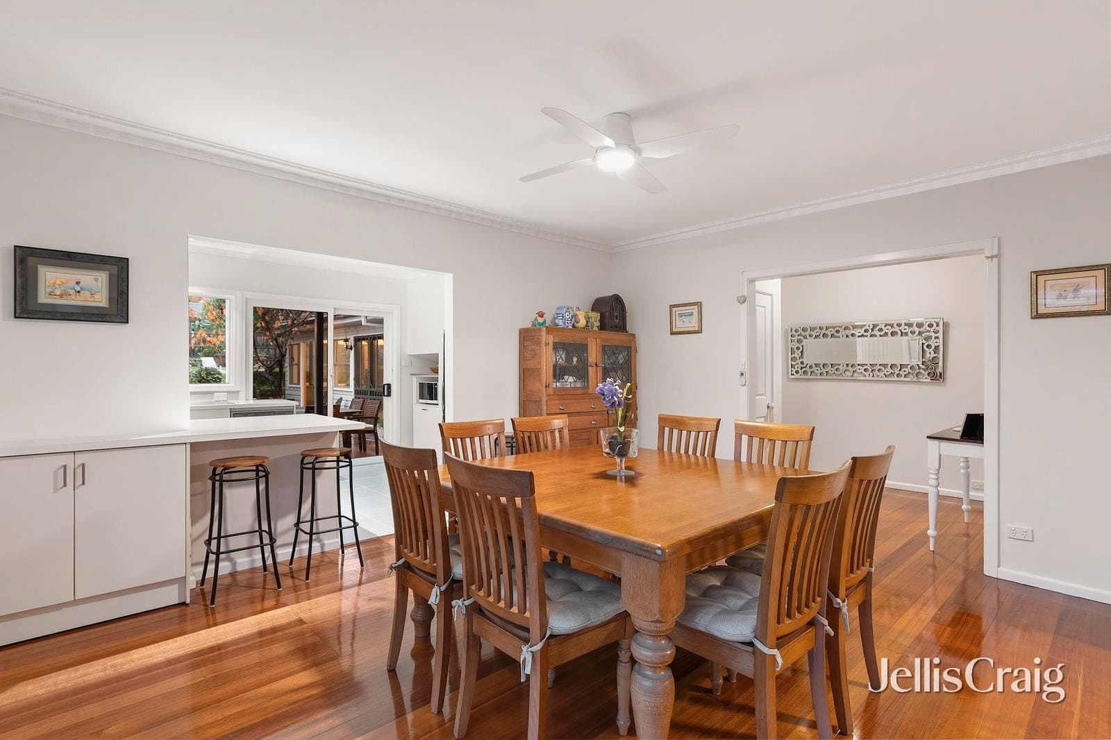 6 Boyana Crescent, Croydon, Croydon - Thumbnail 5