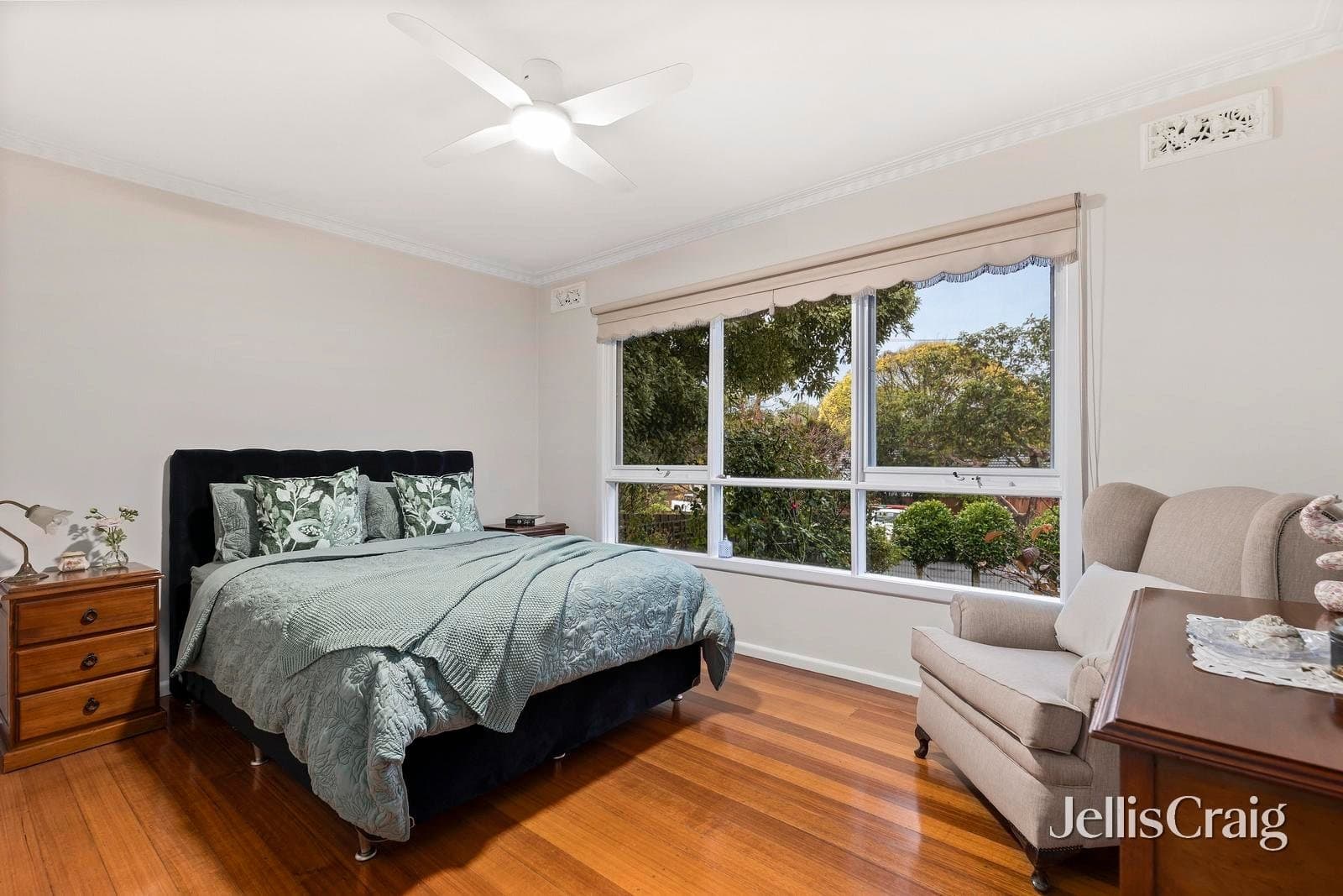 6 Boyana Crescent, Croydon, Croydon - Thumbnail 8
