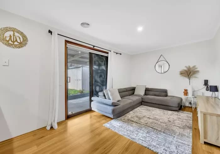 228 Centenary Avenue, Kurunjang, VIC, Kurunjang - Thumbnail 4
