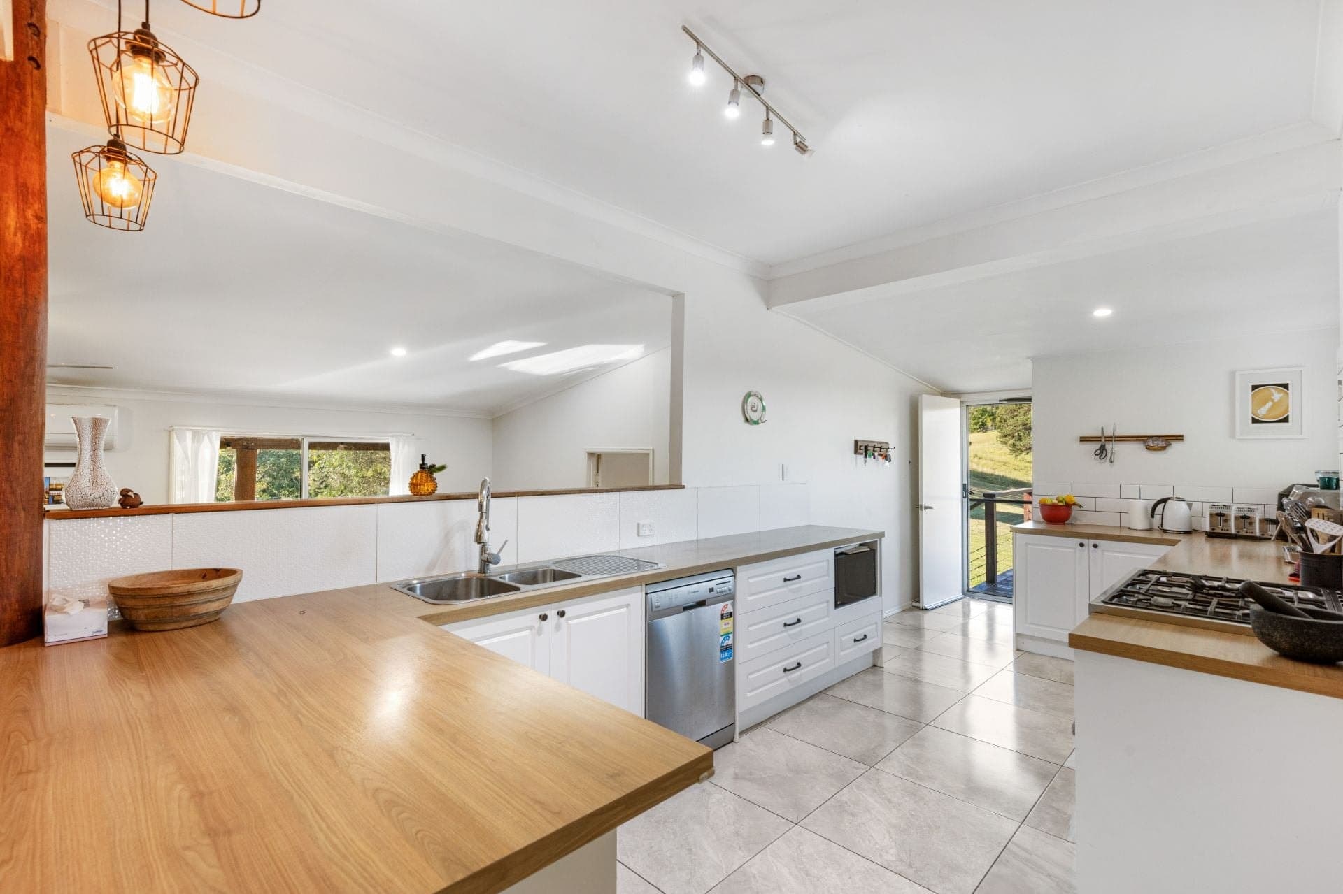 1028 Tin Can Bay Road, Canina - Thumbnail 3