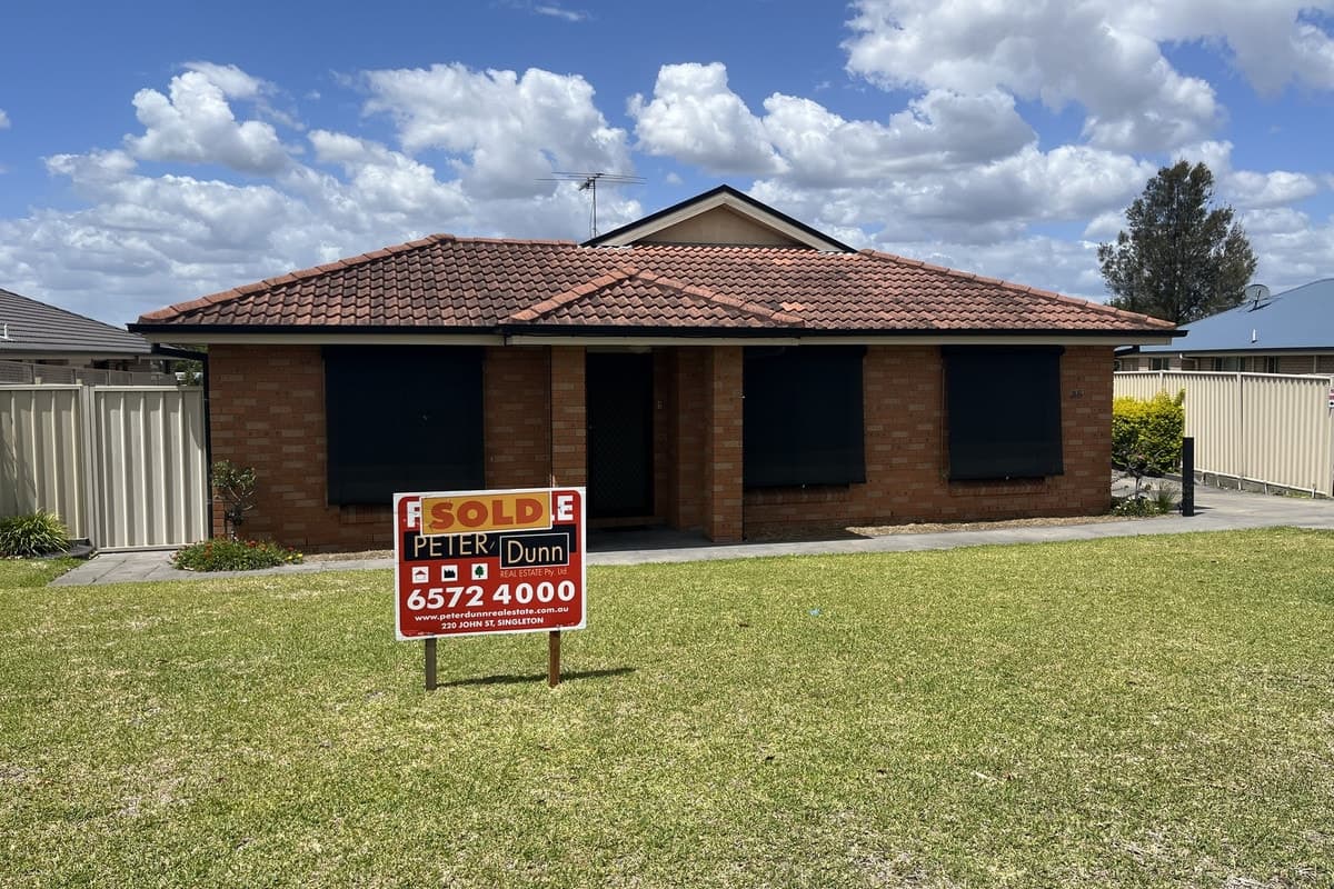 1 / 35 Sinclair Avenue, Singleton NSW 2330, Singleton - Image 1