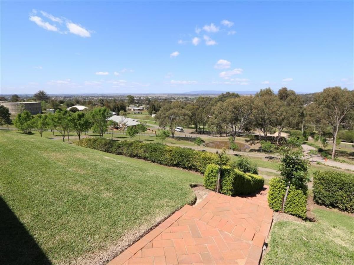 6 McDougall Close, SINGLETON NSW 2330, Singleton - Thumbnail 3