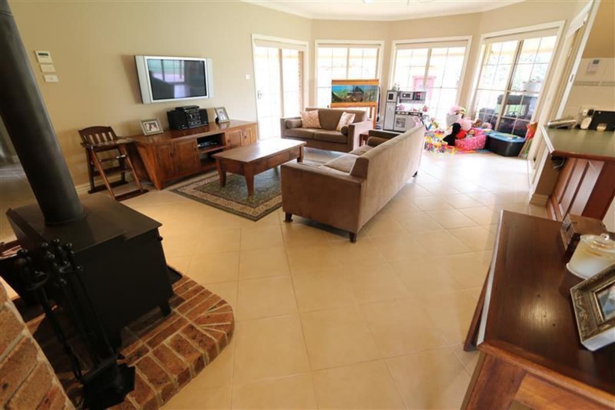 6 McDougall Close, SINGLETON NSW 2330, Singleton - Thumbnail 5