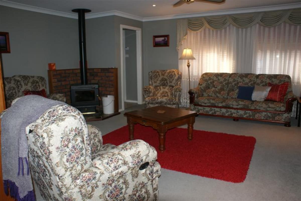 848 Sq M Block...3 Car Garaging...pool, Contact Us, Singleton - Thumbnail 2