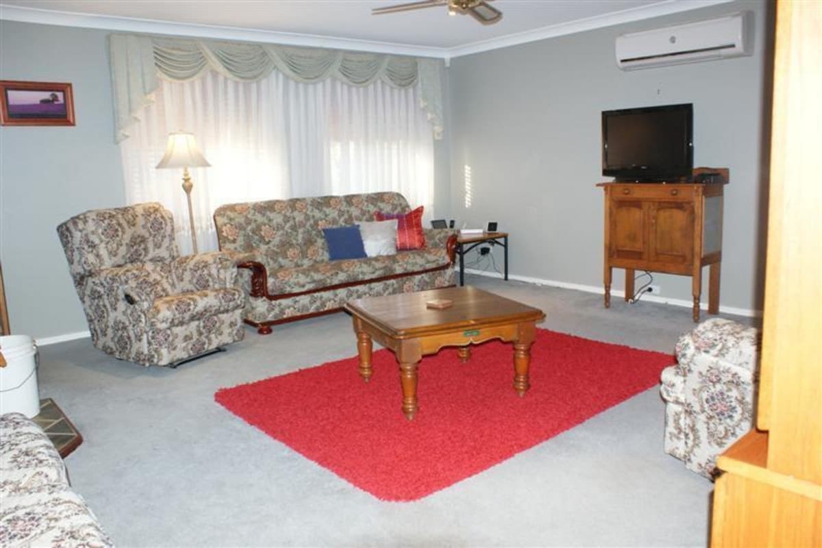848 Sq M Block...3 Car Garaging...pool, Contact Us, Singleton - Thumbnail 5