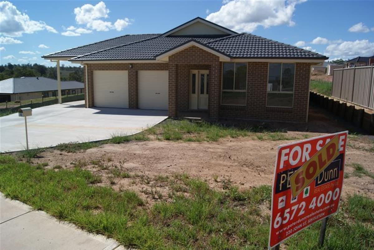 4 McGrogan Avenue, SINGLETON NSW 2330, Singleton - Image 1