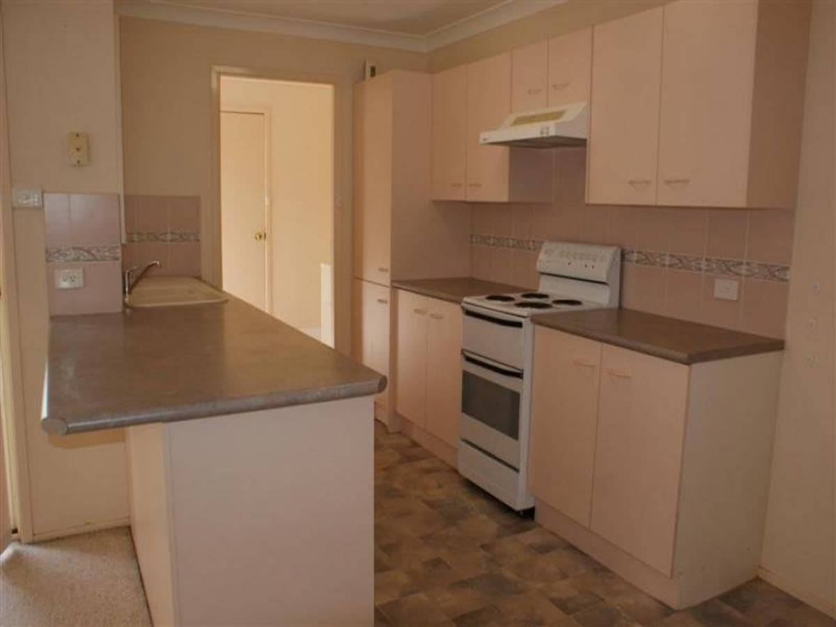 27 Robinson Way, SINGLETON NSW 2330, Singleton - Thumbnail 2