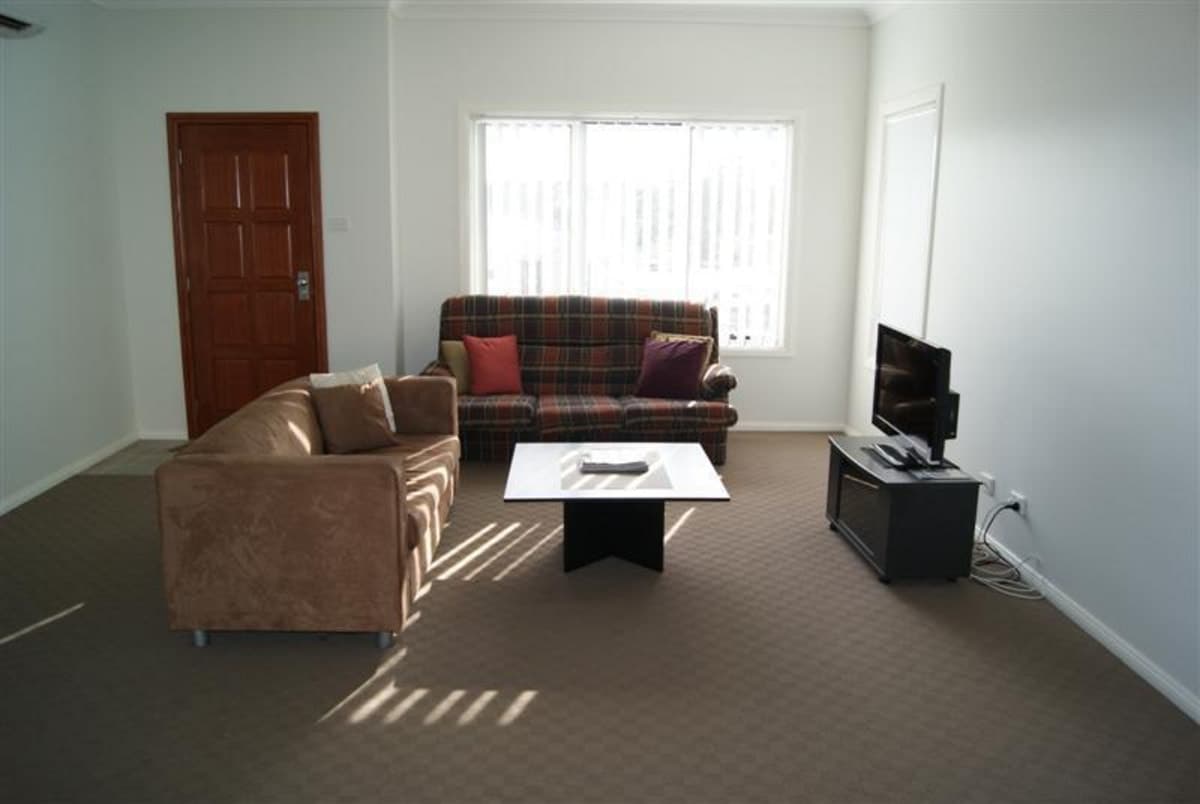 2012 Completion...high Ceilings...3rd Wc, $371,000, Singleton - Thumbnail 2
