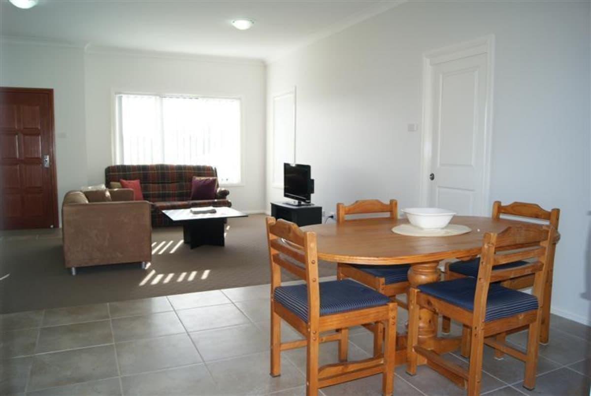 2012 Completion...high Ceilings...3rd Wc, $371,000, Singleton - Thumbnail 4