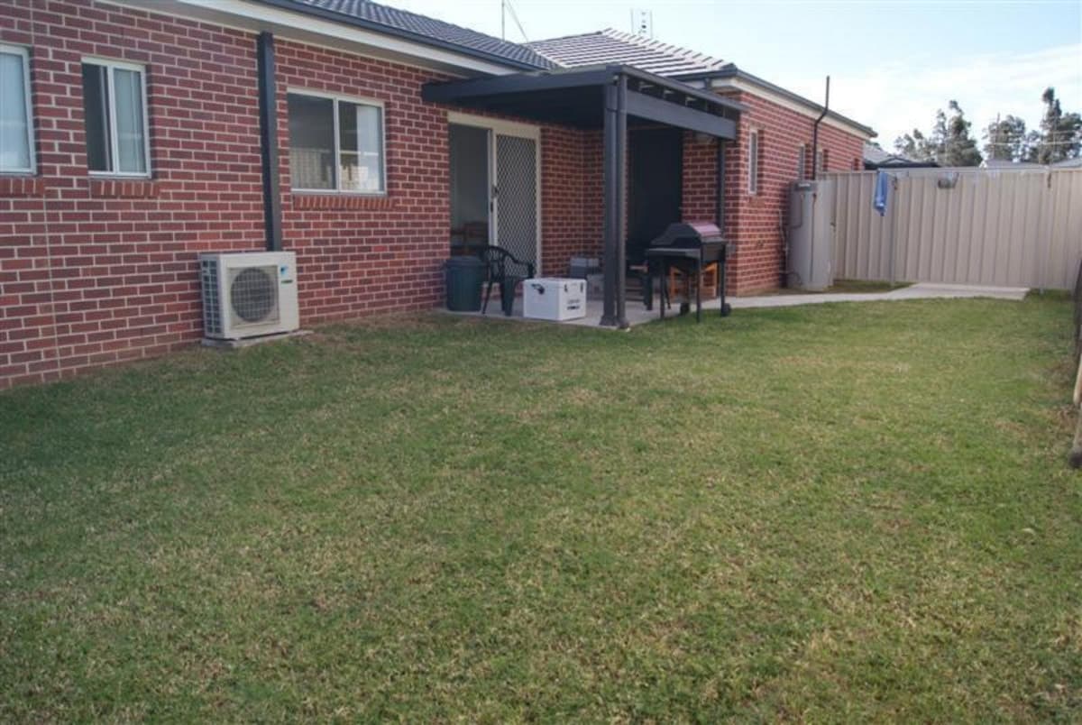 2012 Completion...high Ceilings...3rd Wc, $371,000, Singleton - Thumbnail 6