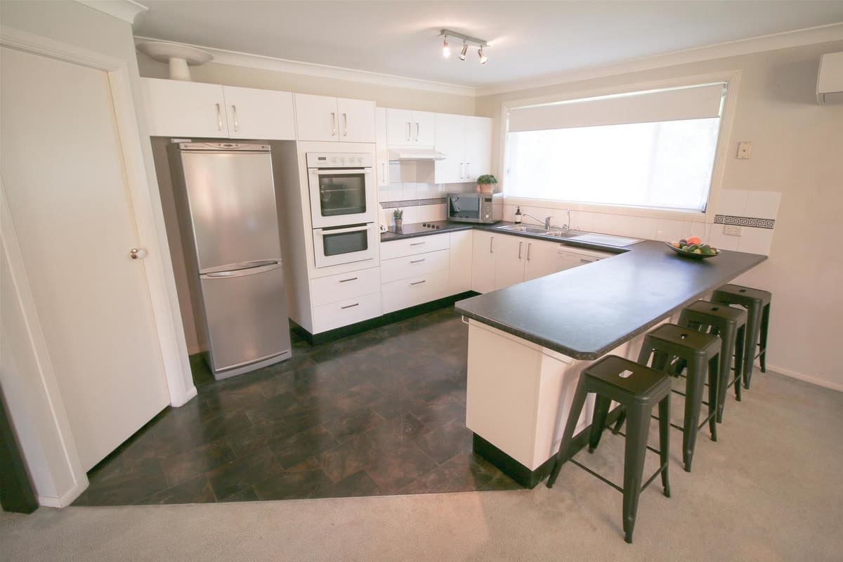 9 Berry Place, SINGLETON NSW 2330, Singleton - Thumbnail 2