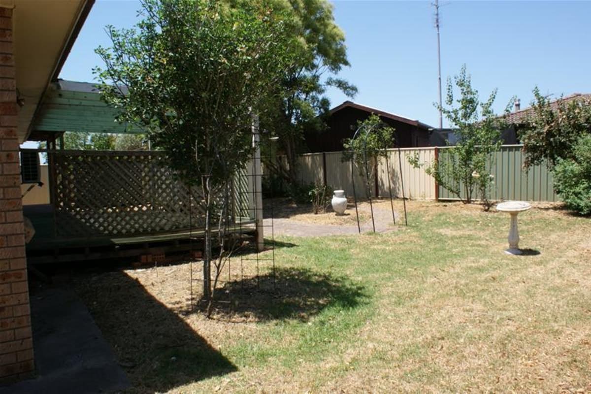 3 Bedroom..cul, Singleton - Thumbnail 3