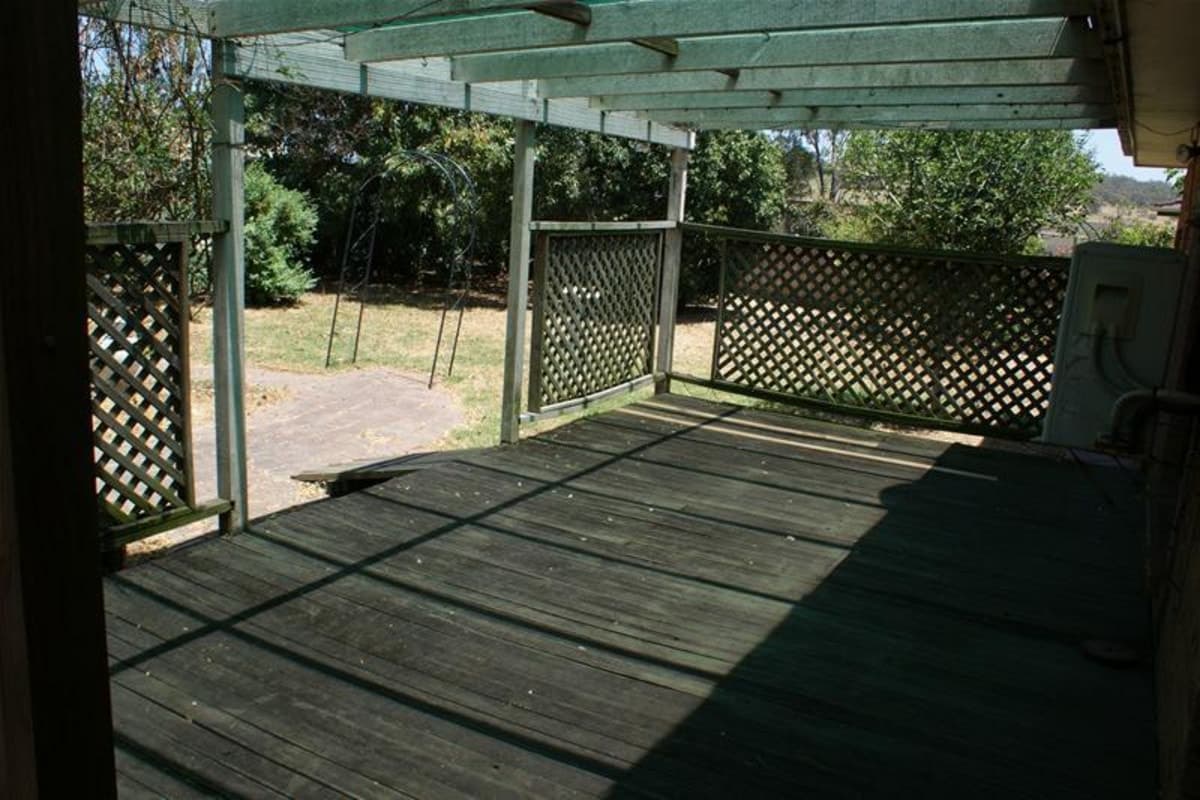 3 Bedroom..cul, Singleton - Thumbnail 4