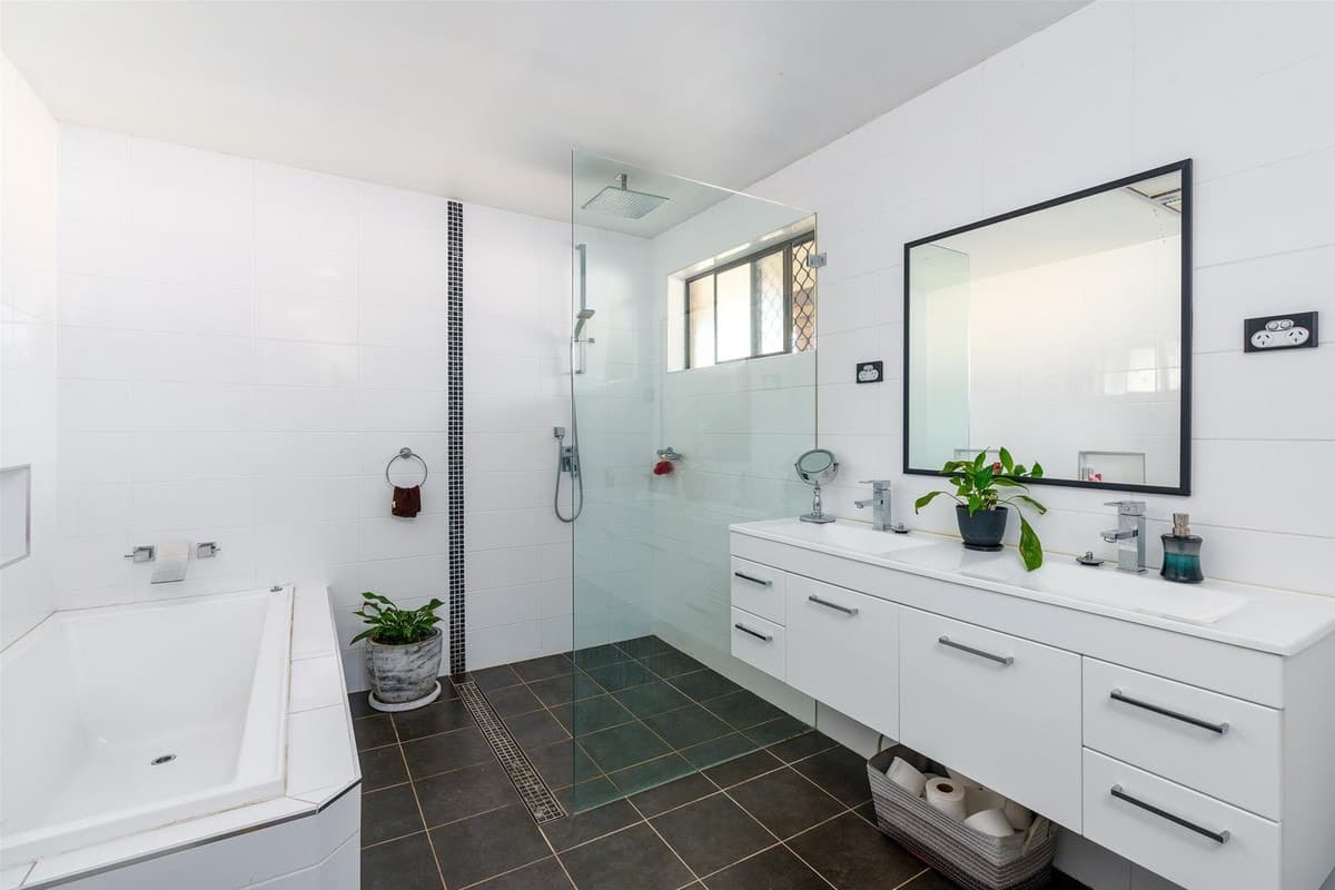 2 Sever Close, Singleton NSW 2330, Singleton - Thumbnail 2