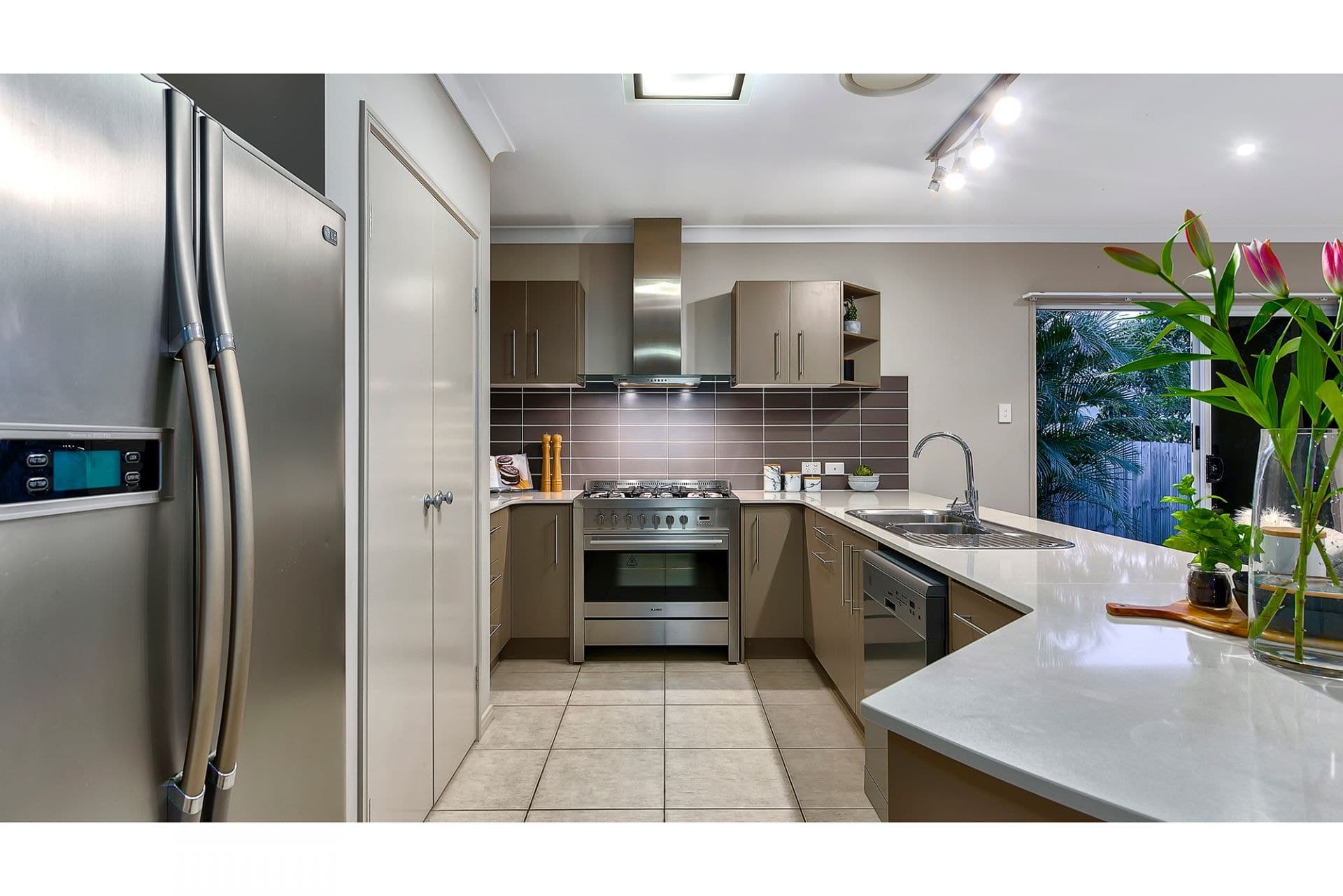 11 Ironbark Circuit, EVERTON HILLS QLD, Everton Hills - Thumbnail 5