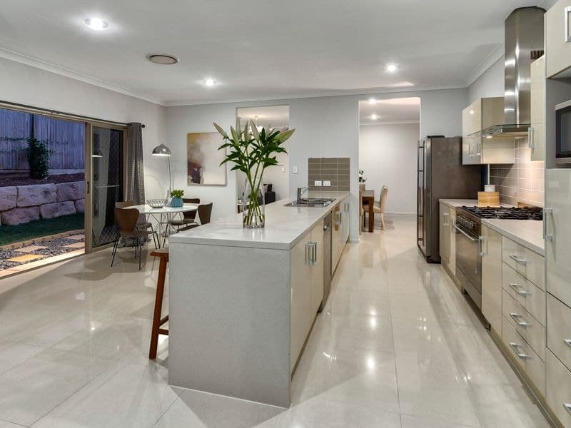 12 Jillaine Street, EVERTON HILLS QLD, Everton Hills - Thumbnail 4