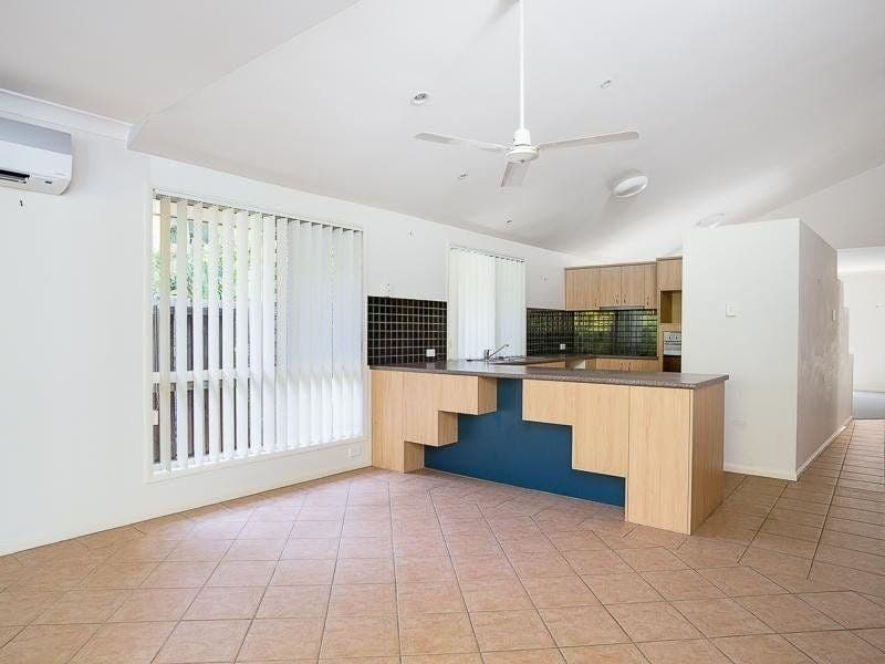 31 Magenta Crescent, MITCHELTON QLD, Mitchelton - Thumbnail 2