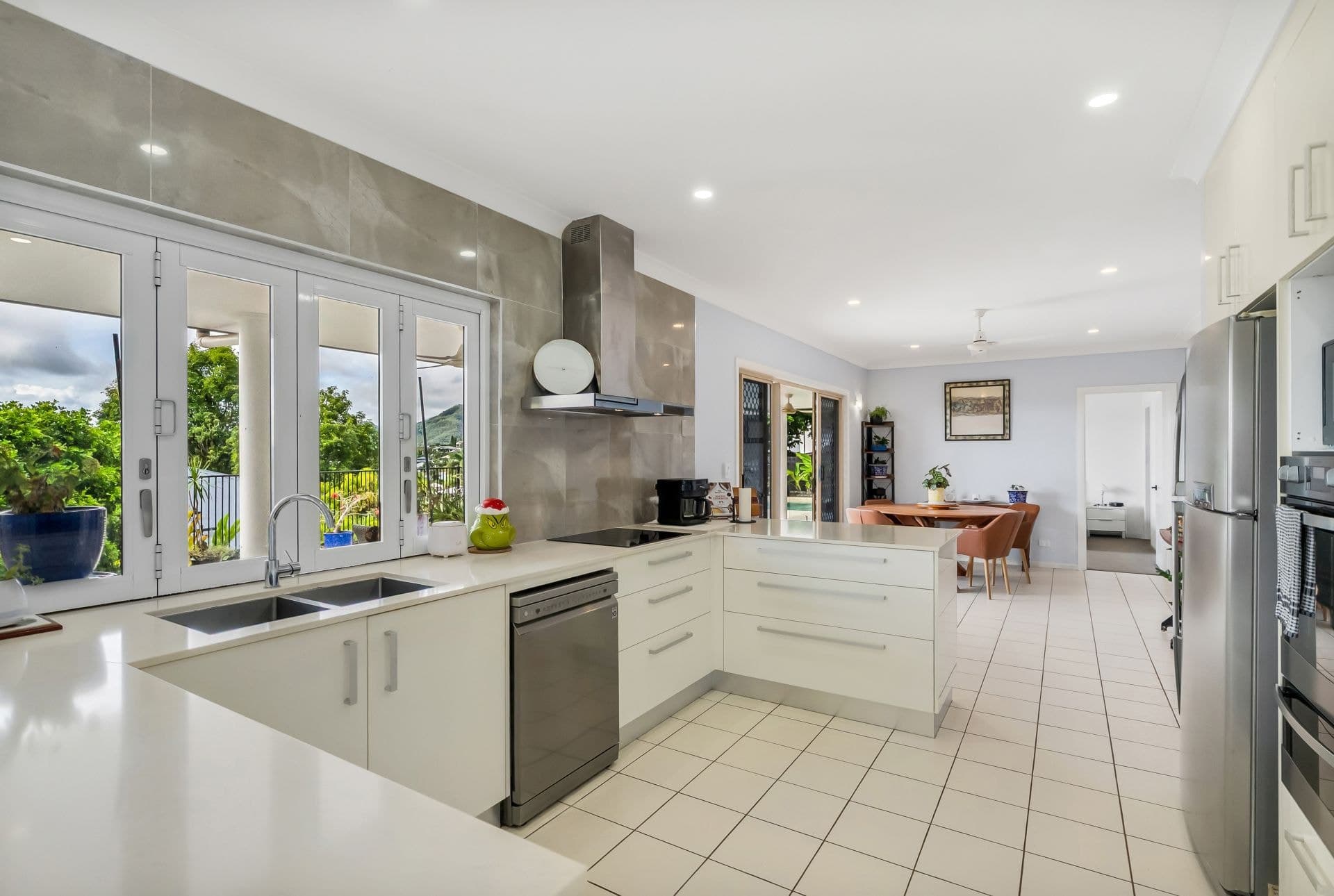 27 Dorunda Street, Mount Sheridan QLD, Mount Sheridan - Thumbnail 5