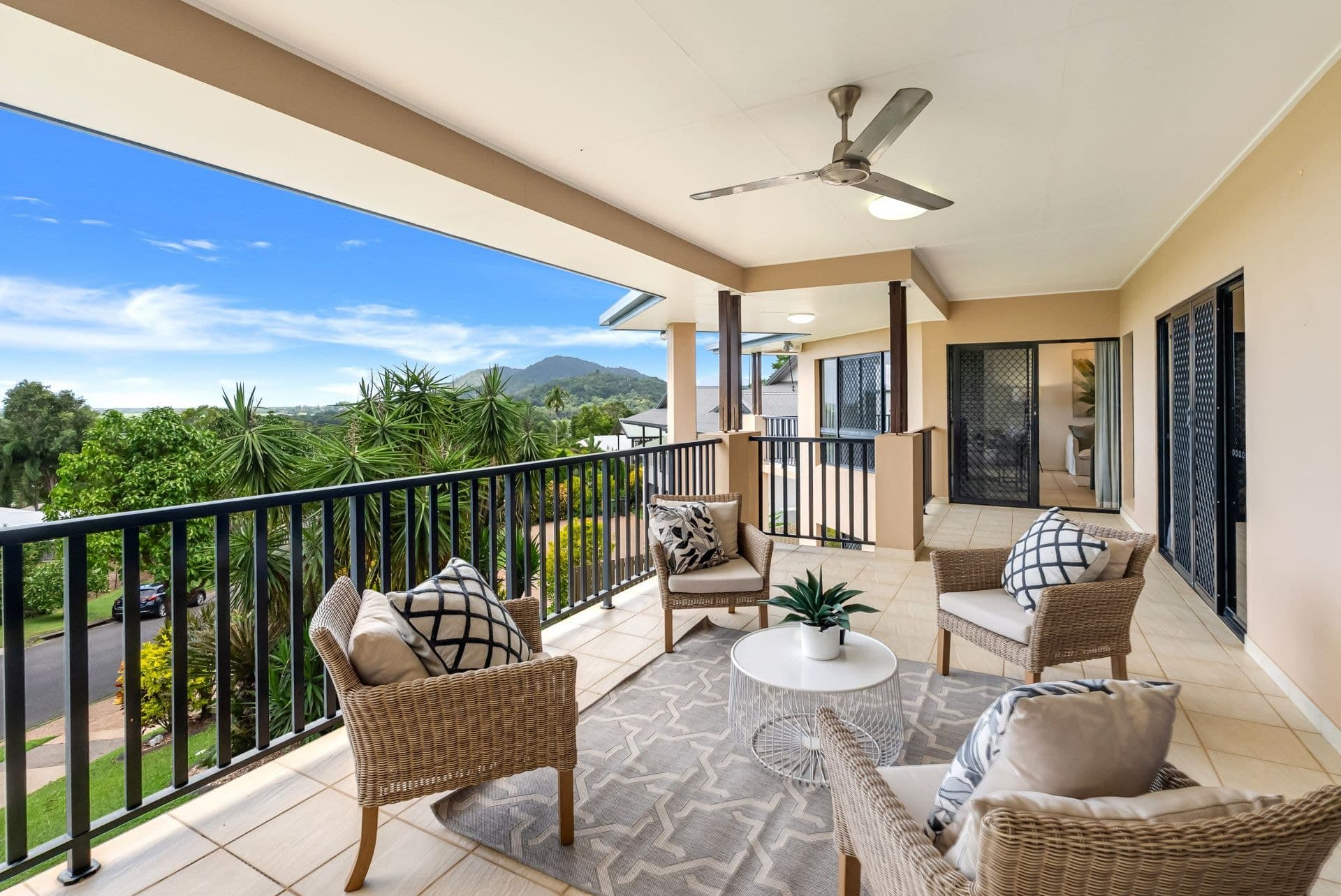 55 Daphne Drive, Redlynch QLD, Redlynch - Thumbnail 4