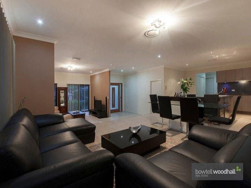 23 Balnaves Place, MITCHELTON QLD, Mitchelton - Thumbnail 2