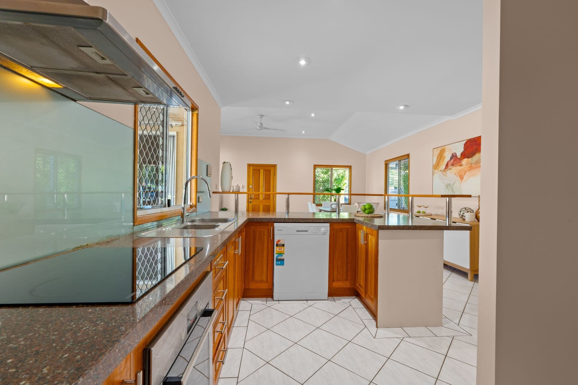 6 Robson Street, Kanimbla QLD, Kanimbla - Thumbnail 6