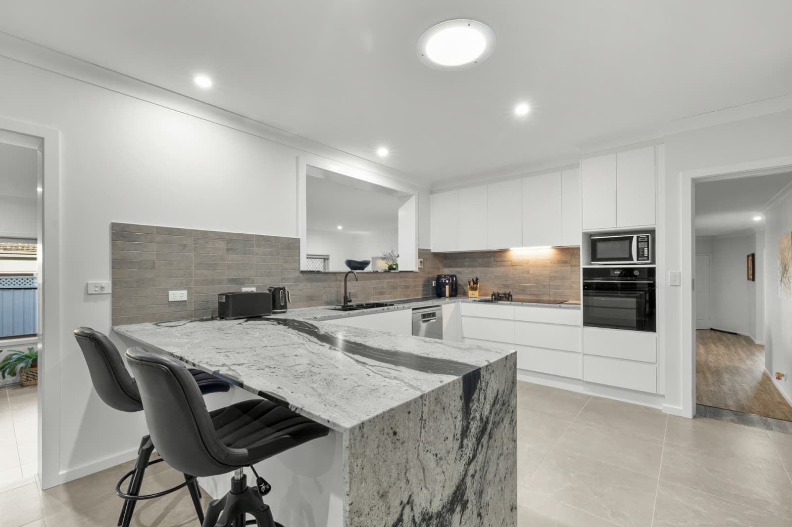 18 Overlanders Way, TAMWORTH, Tamworth - Thumbnail 2