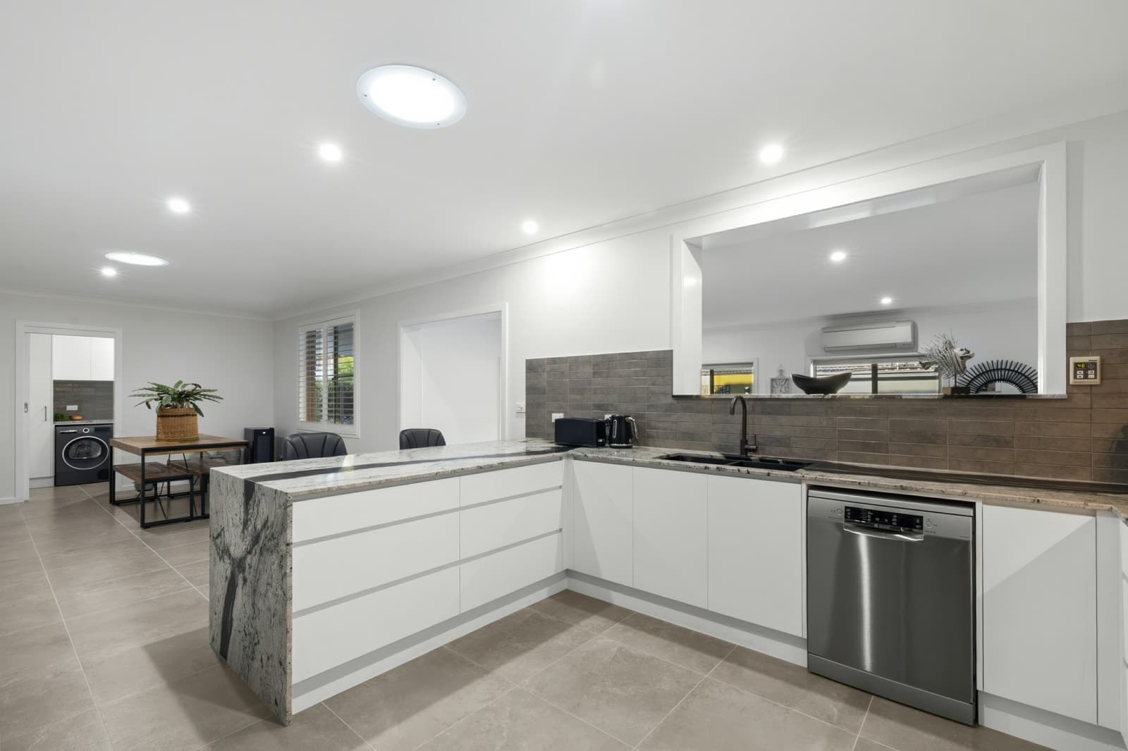 18 Overlanders Way, TAMWORTH, Tamworth - Thumbnail 3