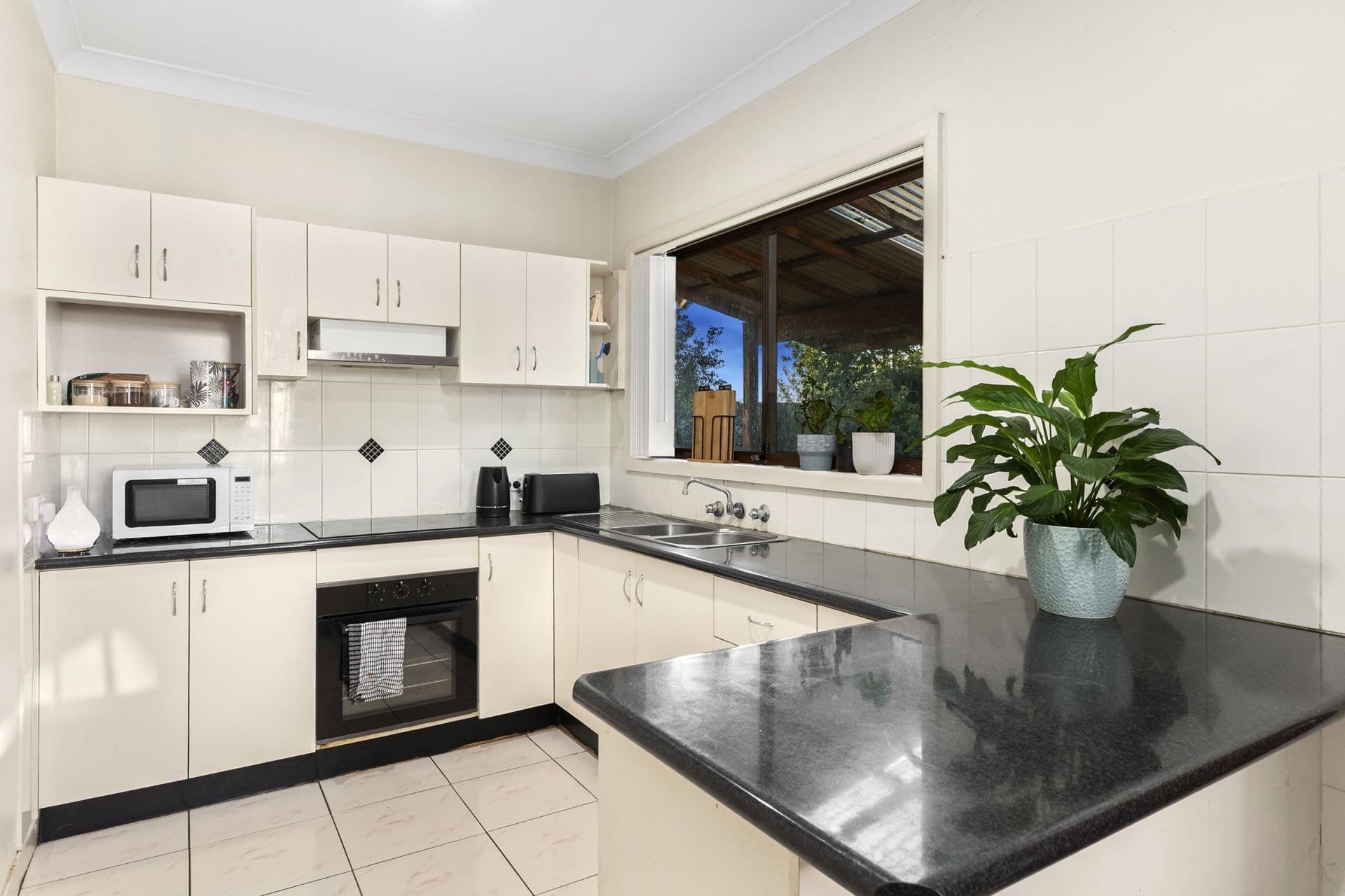 12 Oldfield Road Seven Hills NSW, Seven Hills - Thumbnail 3
