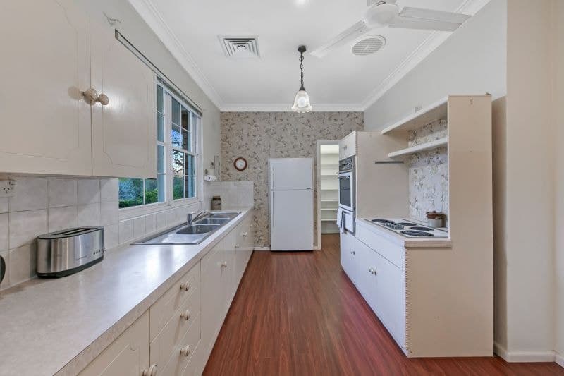 7 Brushford Avenue Castle Hill NSW, Castle Hill - Thumbnail 3
