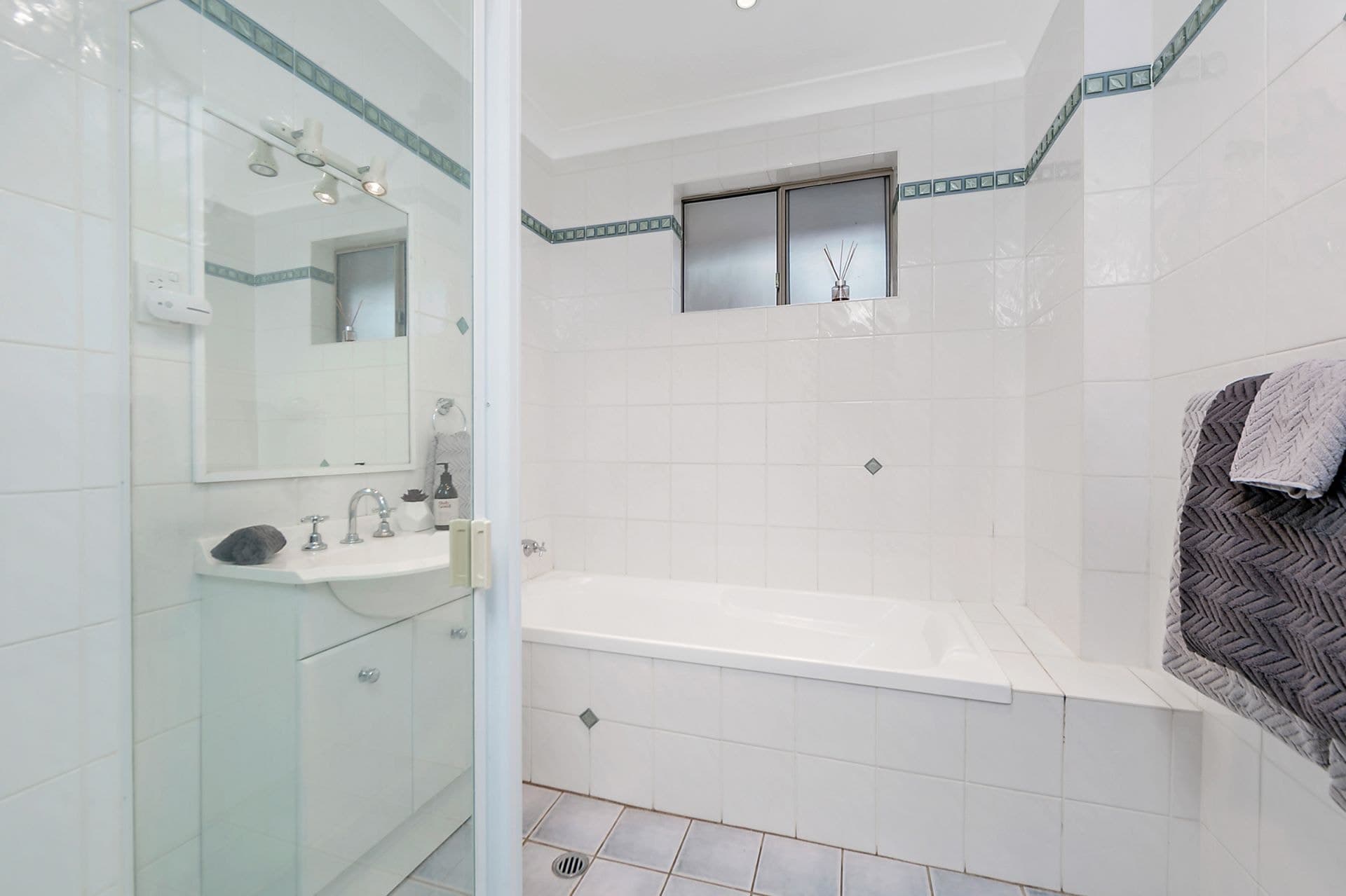 28/8-12 Freeman Place Carlingford NSW, Carlingford - Thumbnail 4