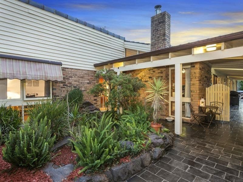 29 Chiltern Crescent CASTLE HILL NSW, Castle Hill - Thumbnail 2
